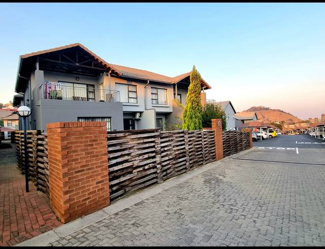 2 BEDROOM APARTMENT FOR SALE IN OAKDENE